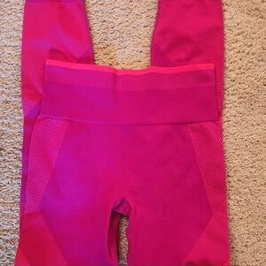 PINK Victoria's Secret Vibrant Fuchsia Leggings Sz. Small